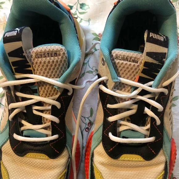 Puma Colorful running shoes. - Picture 3 of 9